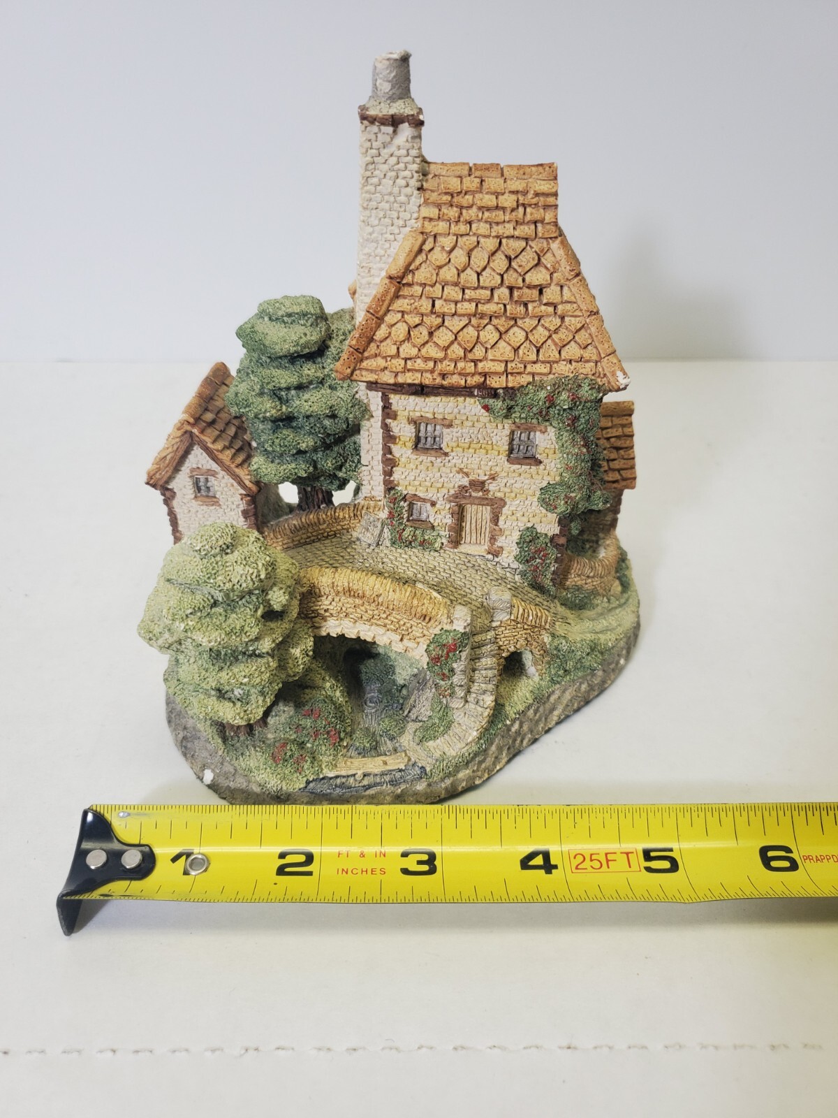 David Winter Cottages Tollkeepers Cottage The Main Collection 1984 small chips