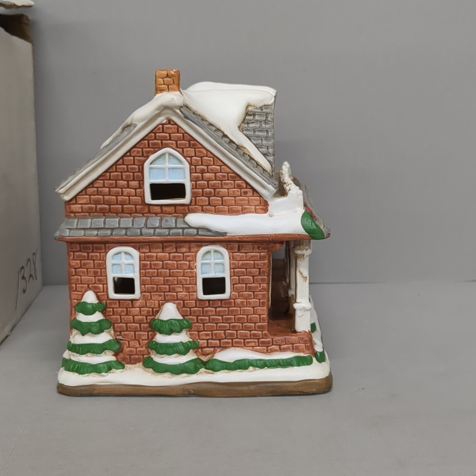1994 Lefton Colonial Village Historical Museum Lighted Christmas Village 01328