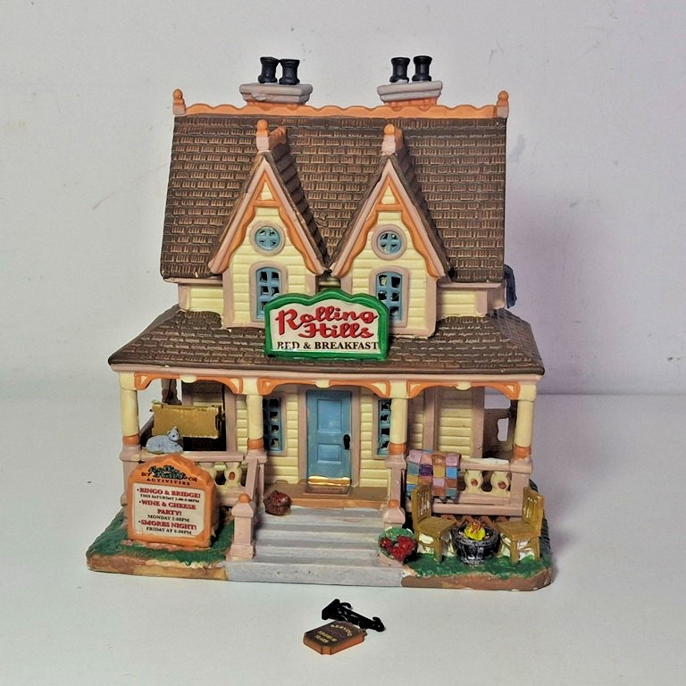 Lemax Harvest Crossing Rolling Hills Bed & Breakfast Christmas Village, 2011
