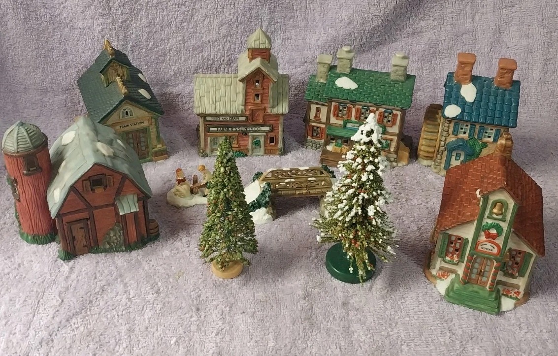 Vintage Home Town America Collection Ceramic Christmas Village 6 Pieces 1995