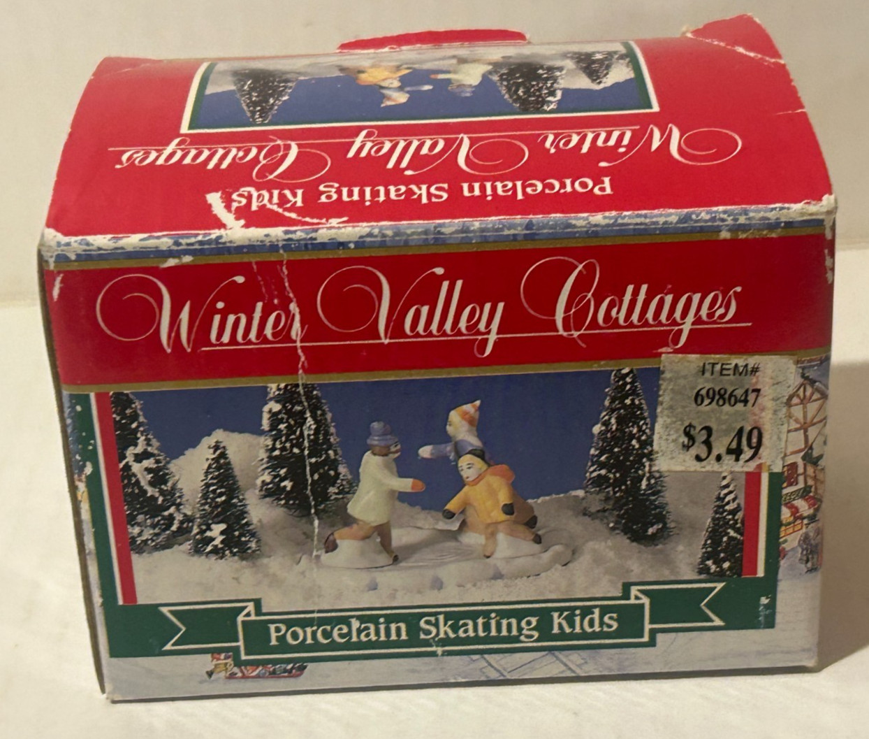 Atico Winter Valley Cottages – porcelain – skating kids