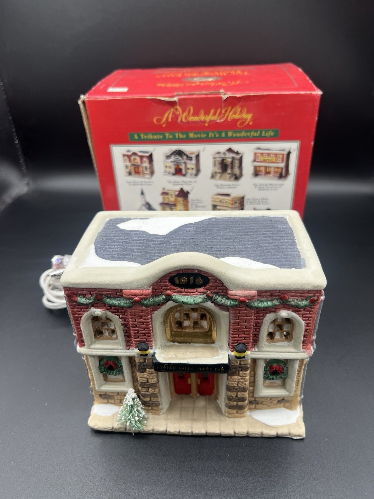 1997 Bedford Falls Trust & Savings It’s A Wonderful Life Village w Box Light