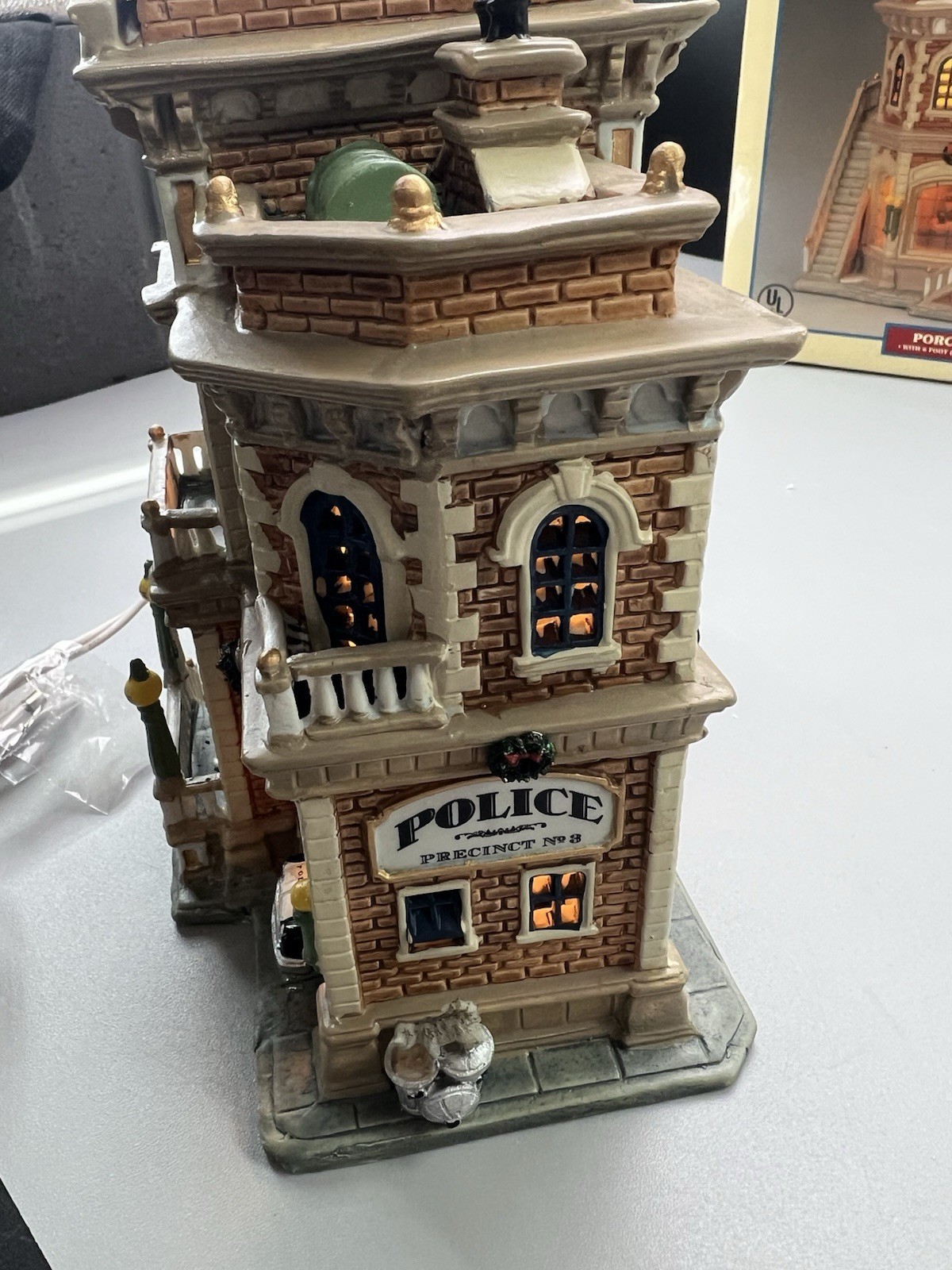 2002 Lemax Christmas Village 3rd Precinct Police Station W/Box 25759S