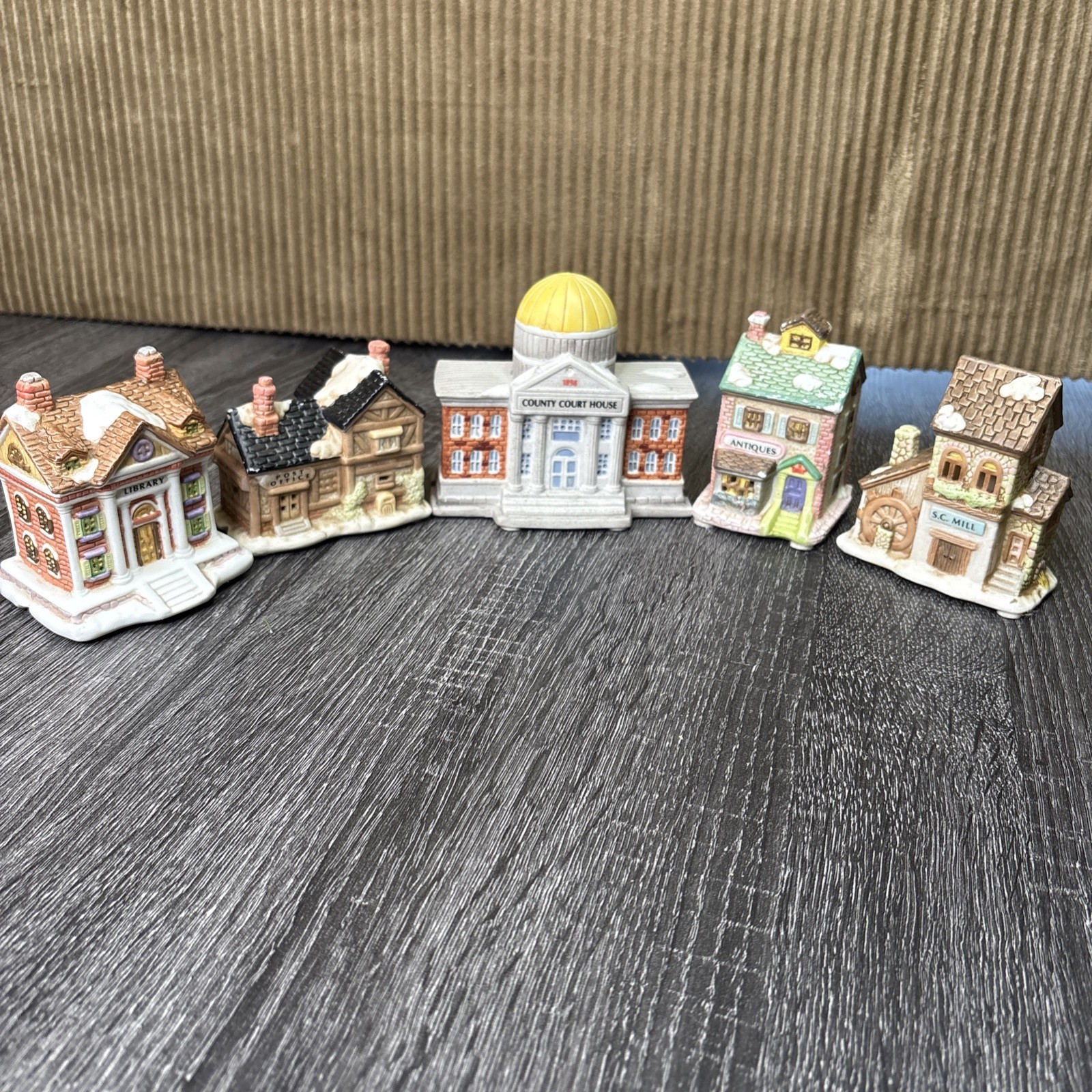 Lot of 5 American Landmarks Collection Ceramic Holiday Time Christmas Village