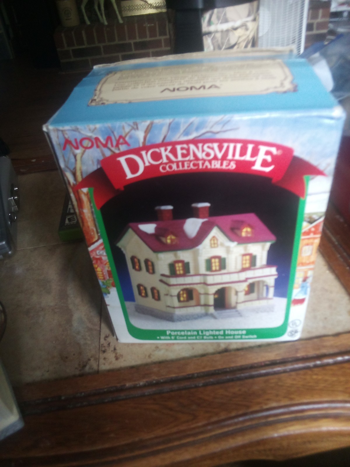 Dickensville Collectibles Two Story Noma Christmas Village 1996 Lighted House