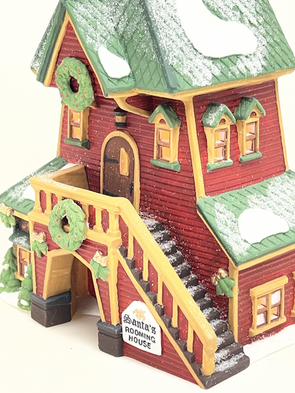 Dept 56 North Pole Santas Rooming House #56386 1995 Retired Excellent !