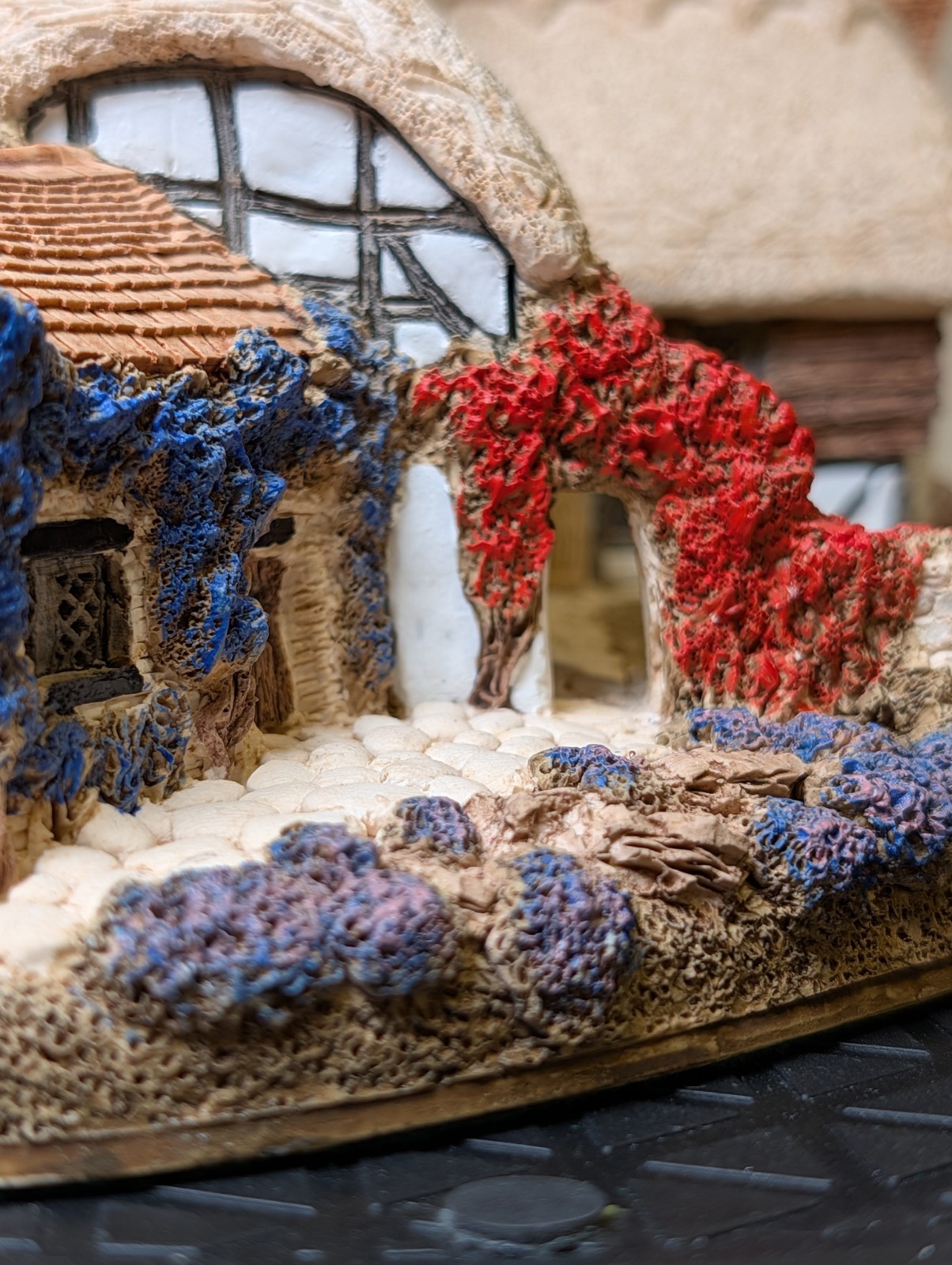 Lilliput Lane “Thatcher’s Rest”, 1983, Signed By Master Painter Gayle Greer