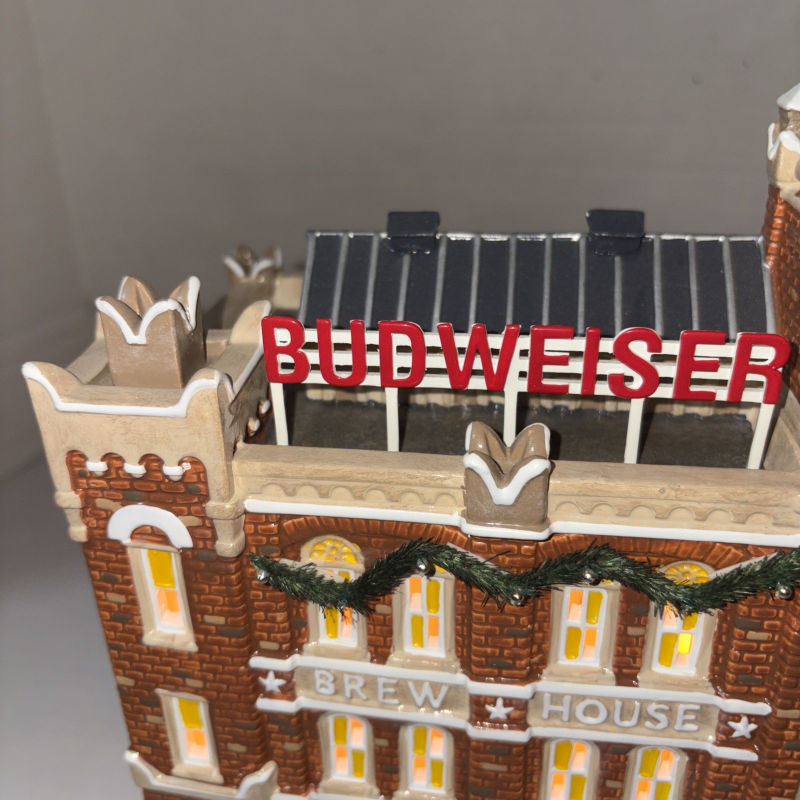 Dept 56 The Original Snow Village Budweiser Brewery 2004 Retired #55361