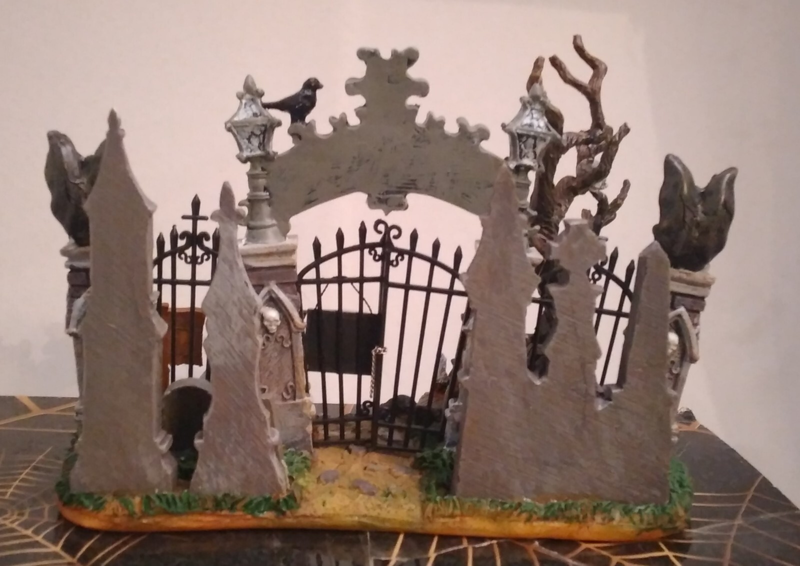 2004 Lemax Spooky Town Forsaken Cemetery Gate Halloween Village Tabletop Retired
