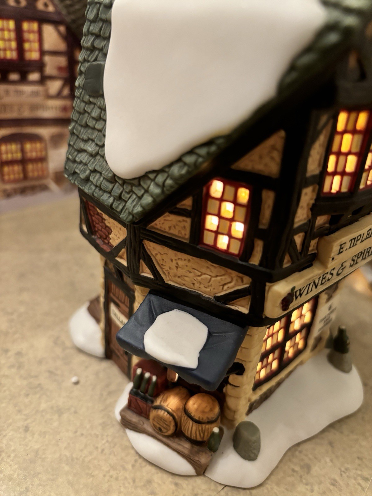 Dickens Village Series Gaslight Pubs And E. Tipler Agent For Wine And Spirits