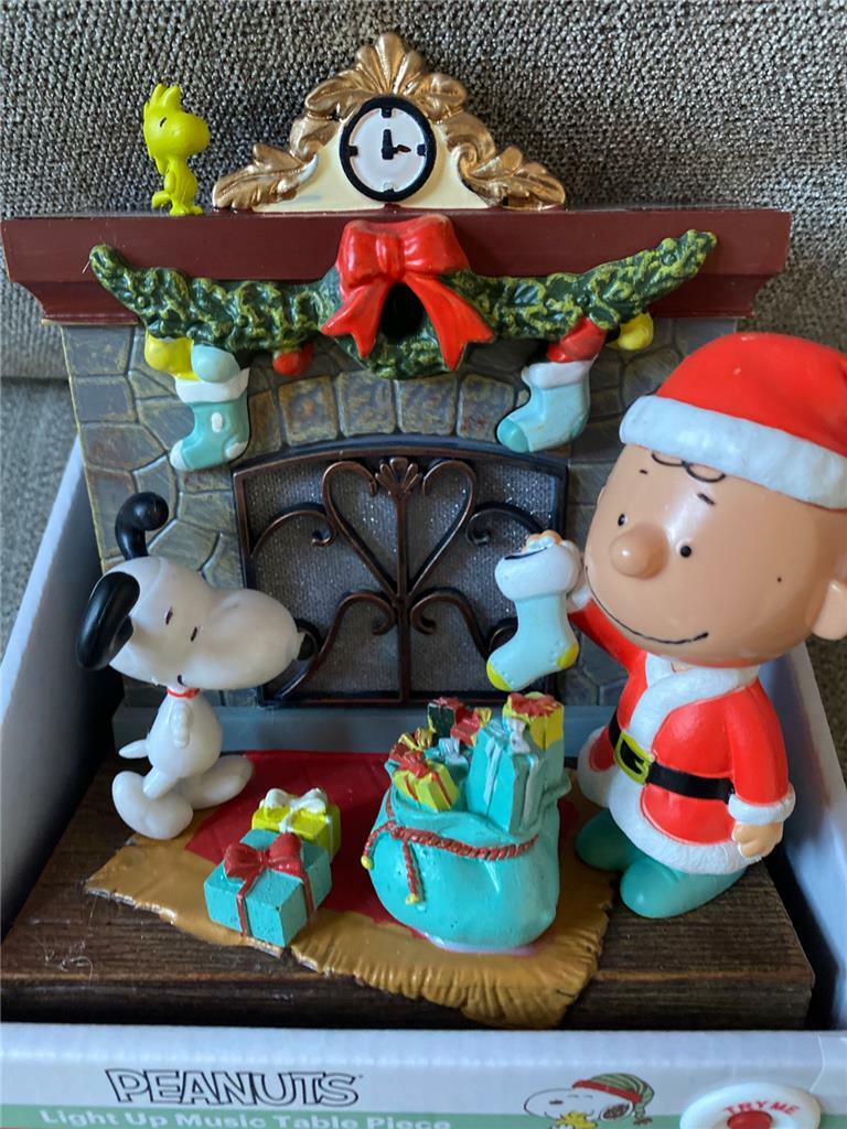 NEW Peanuts Snoopy Woodstock & Charlie Brown Lights Up Music Table Piece