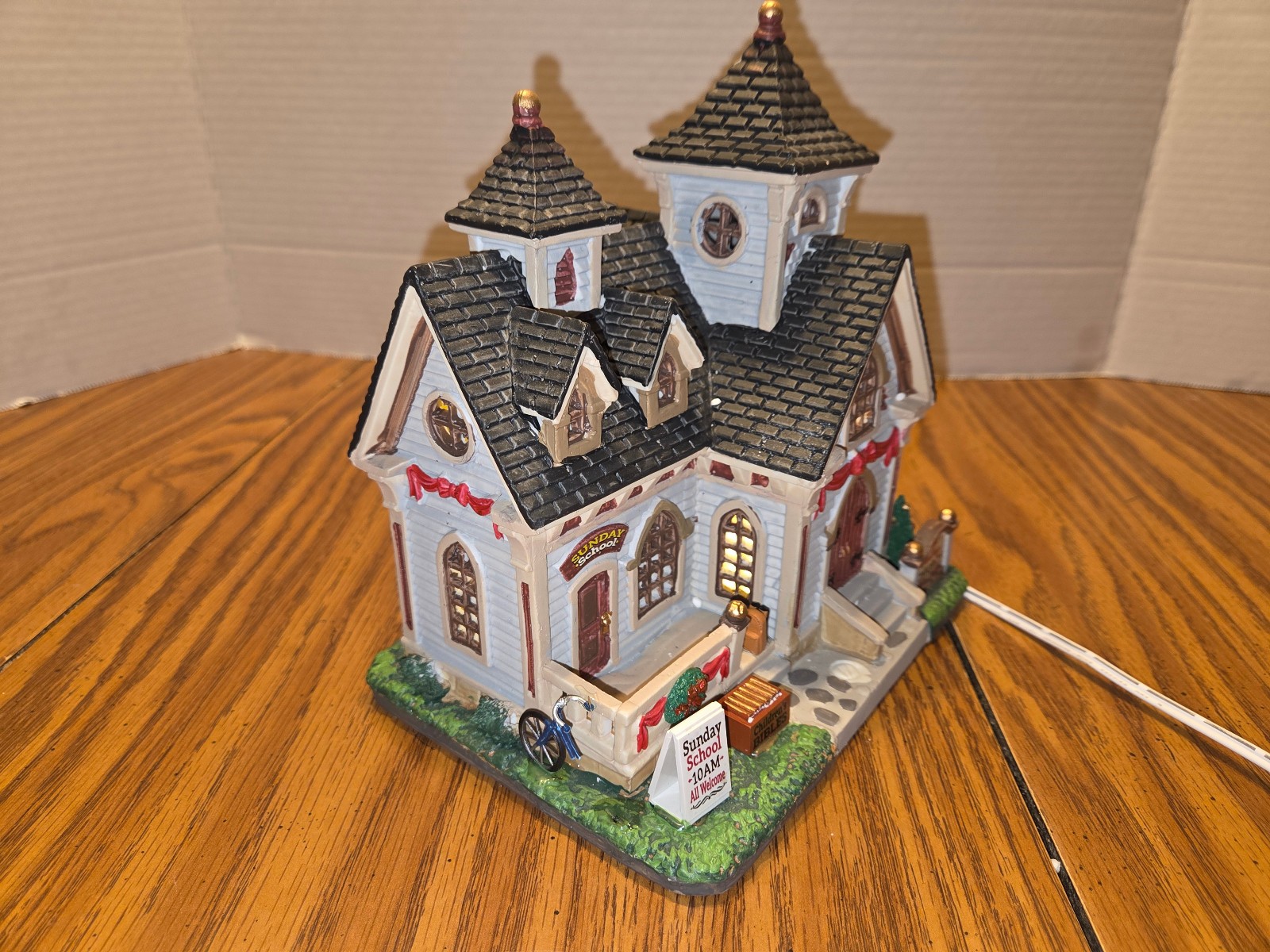Lemax Elm Valley Church Christmas Village Light up Church with box
