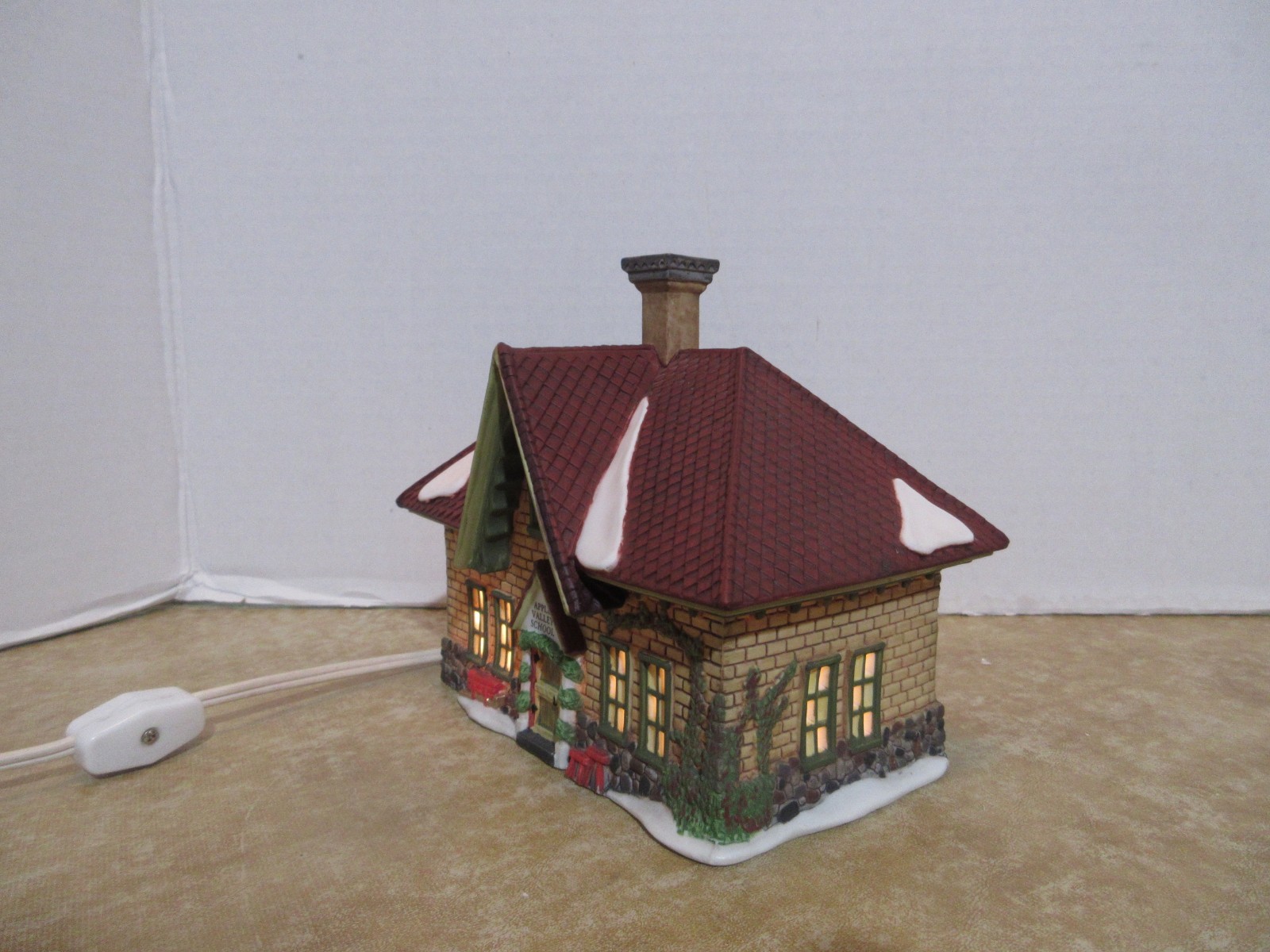 Dept. 56 Heritage New England 1996 Apple Valley School #56172