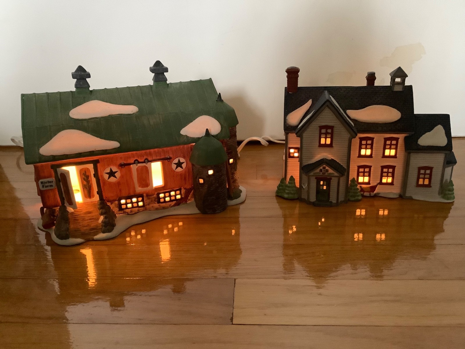 DEPT 56 NE VILLAGE PENNSYLVANIA DUTCH FARMHOUSE + BARN 5648-0 SET IN BOXES FARM
