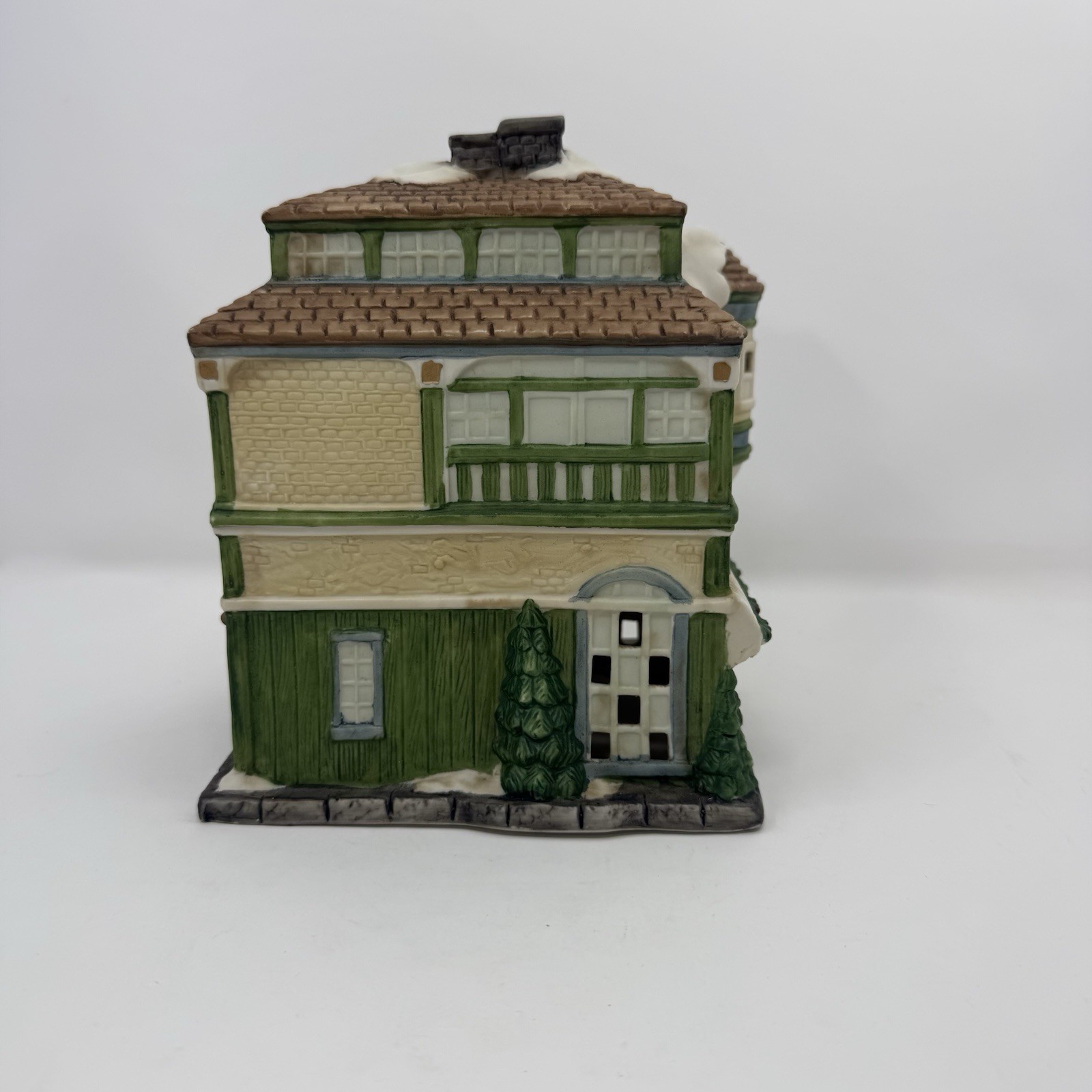 Mercuries USA Lighted Christmas Village House “Lou’s Restaurant” 1998