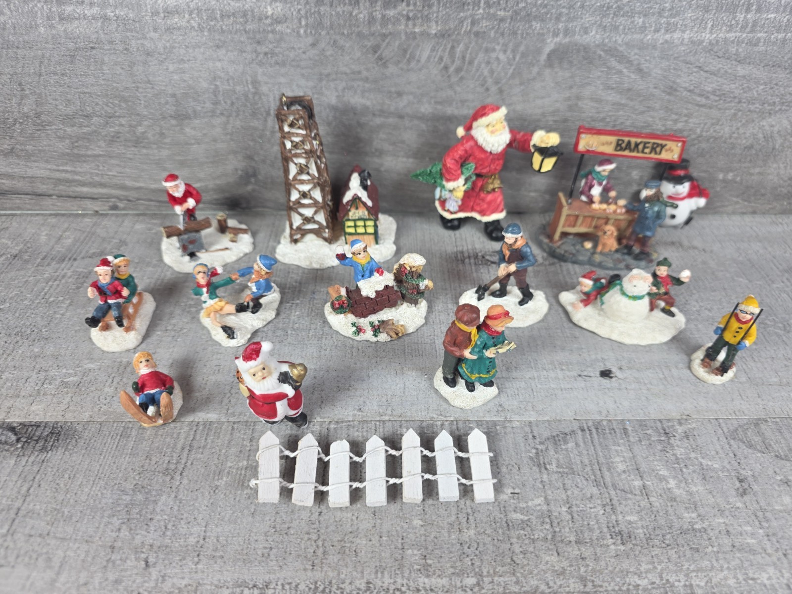Christmas Village Figurines Accessories Decor 1-2″ Mixed Lot of 15 Pieces 25e1