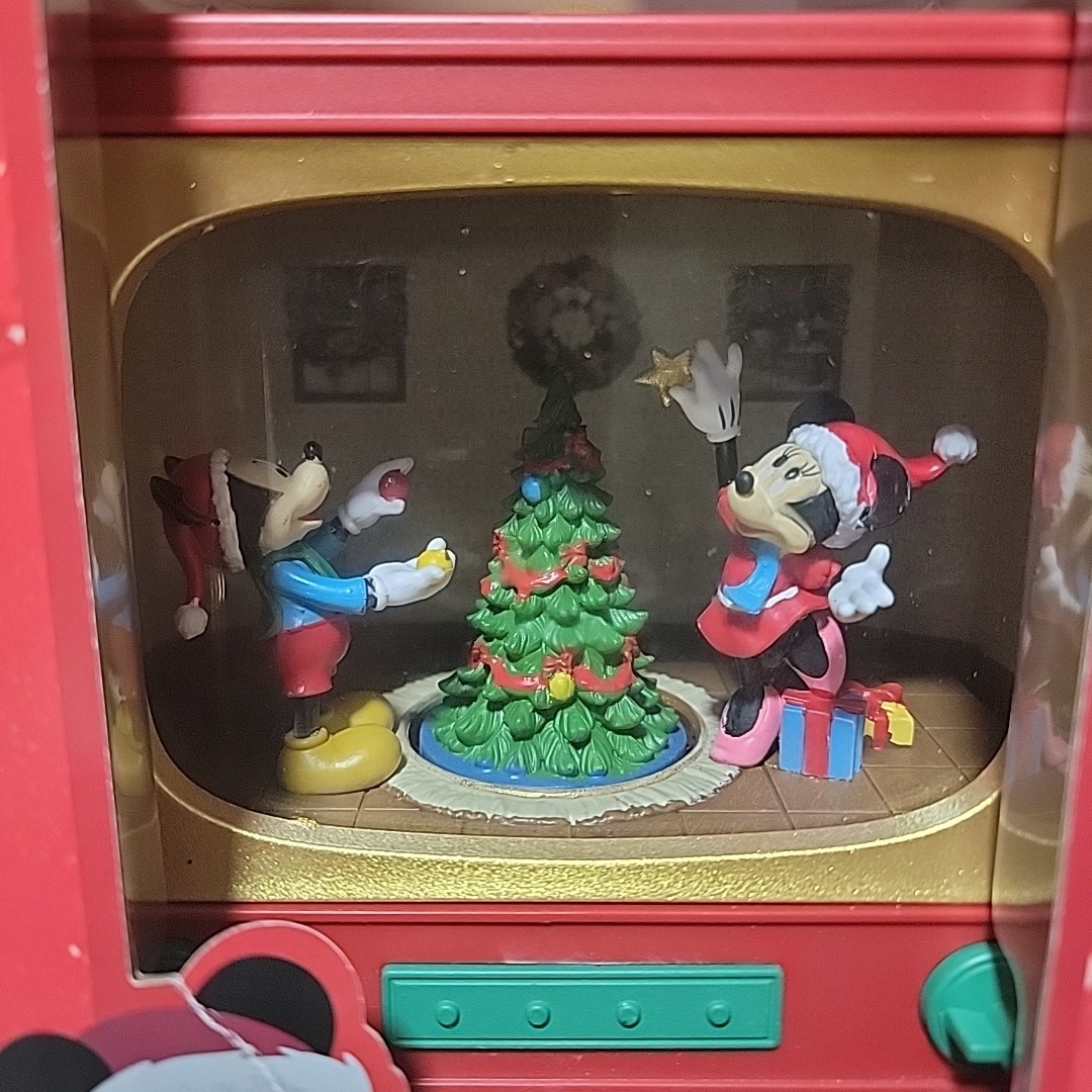 Disney Mickey & Minnie Retro TV LED Light Up Christmas Tree Village “Globe” Look