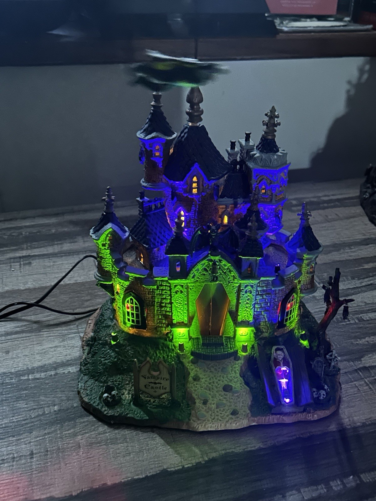 Lemax Spooky Town Vampire Castle #75498 2007 Retired Halloween Collectible Works