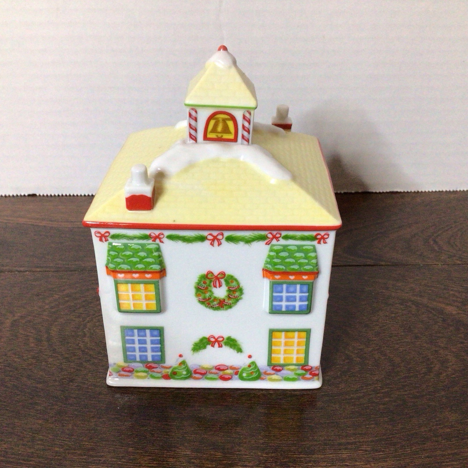 Lenox Lights Of Christmas Holiday Village “Jelly Bean Schoolhouse” Holiday House