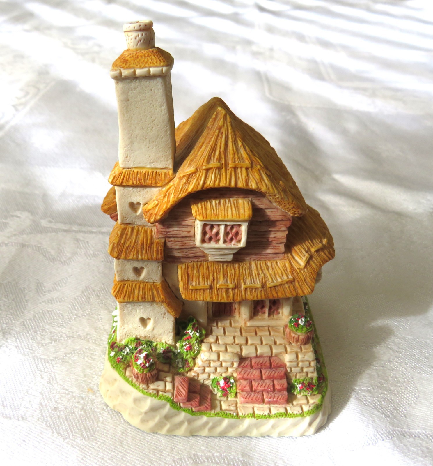 David Winter – Grandma’s Cottage – 2004 – No Box – 4″