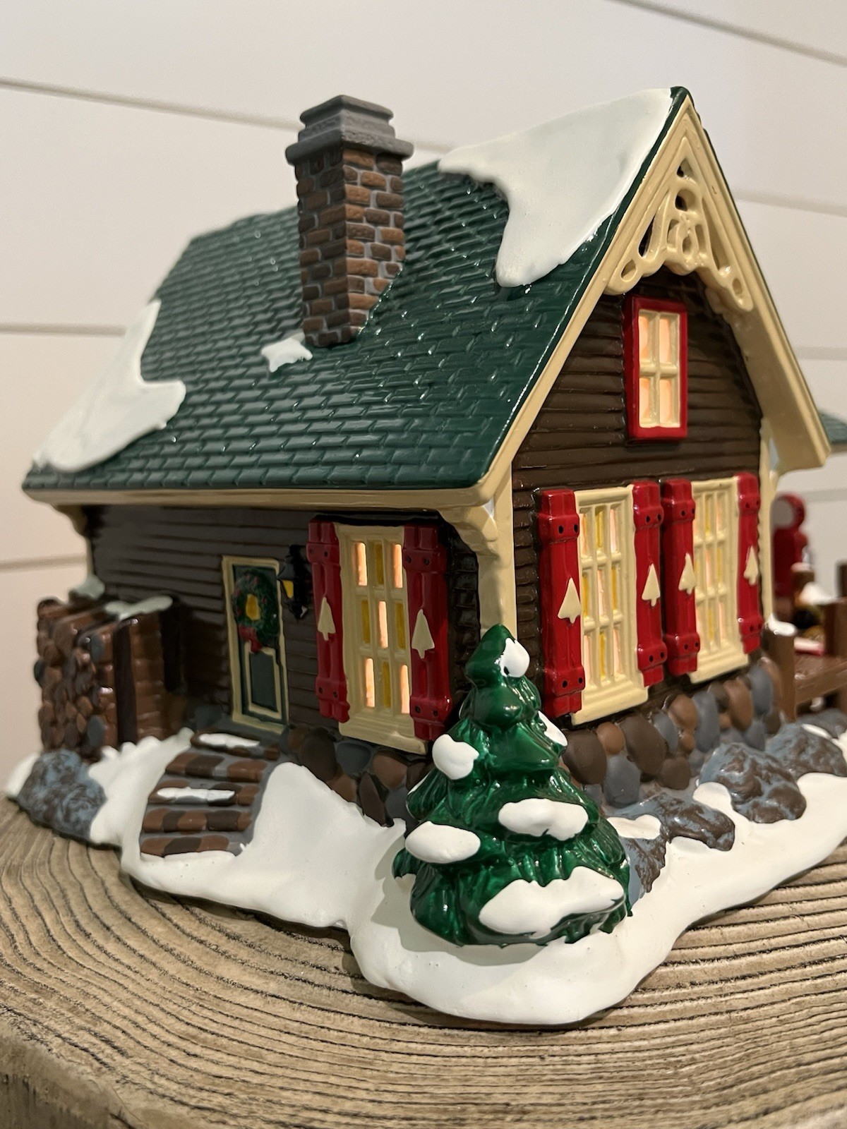 Dept 56 Snow Village – Fisherman’s Nook Resort (1994) #54607 (Lake, Fishing) 🎣
