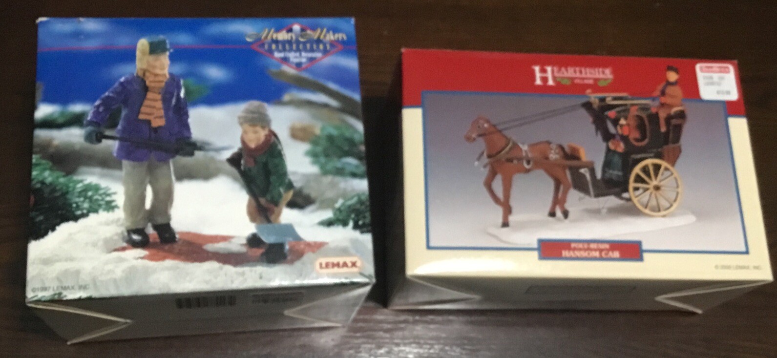 Lemax – 2000 Christmas Village Hansom Cab & 1997 Memory Makers Figure (Lot of 2)