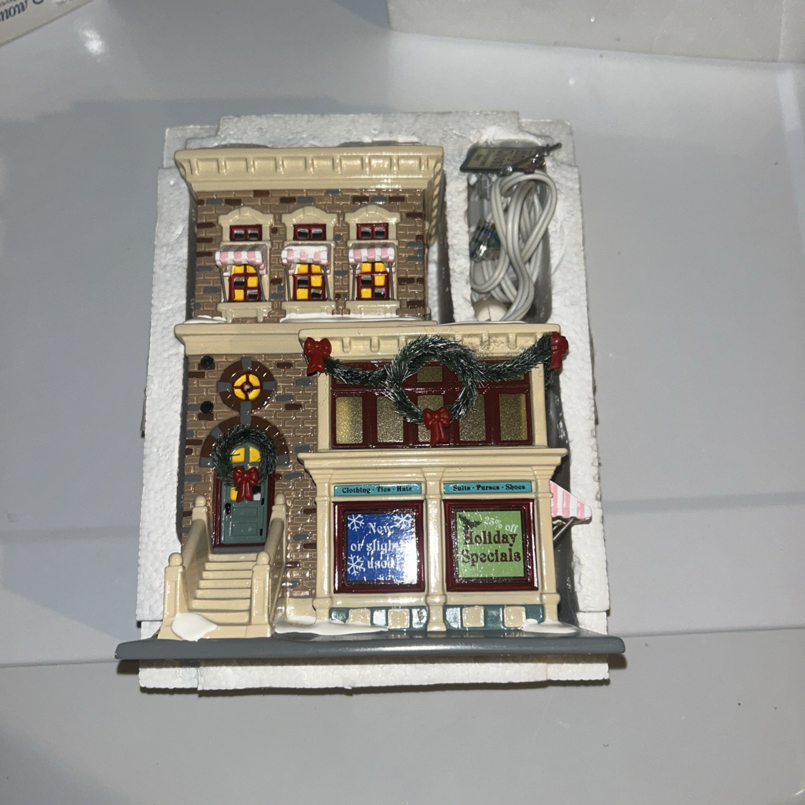 Dept. 56 Snow Village 2004 Hope Chest Consignment Shop #56.55367