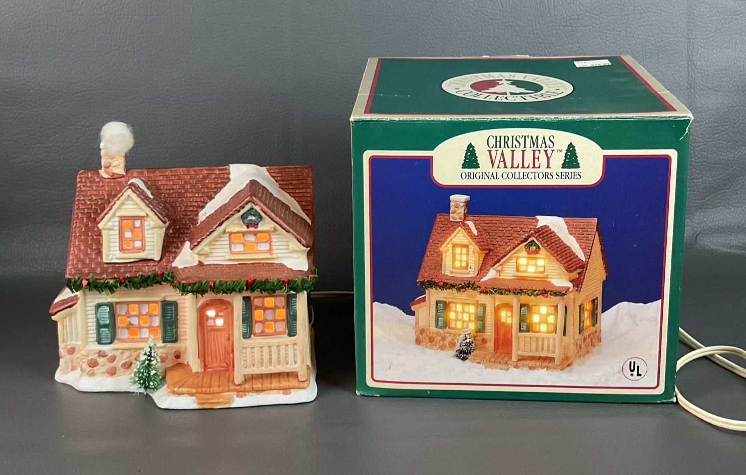 Christmas Valley Village House Light Up building by Seasonal Specialties 1995