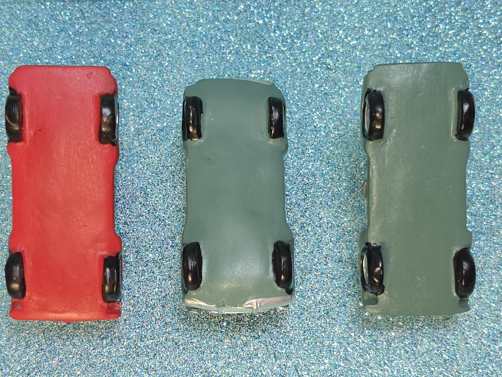 Christmas Village Car Truck Assessory Pieces Lot Of 3 Resin 3″ Holiday Accents