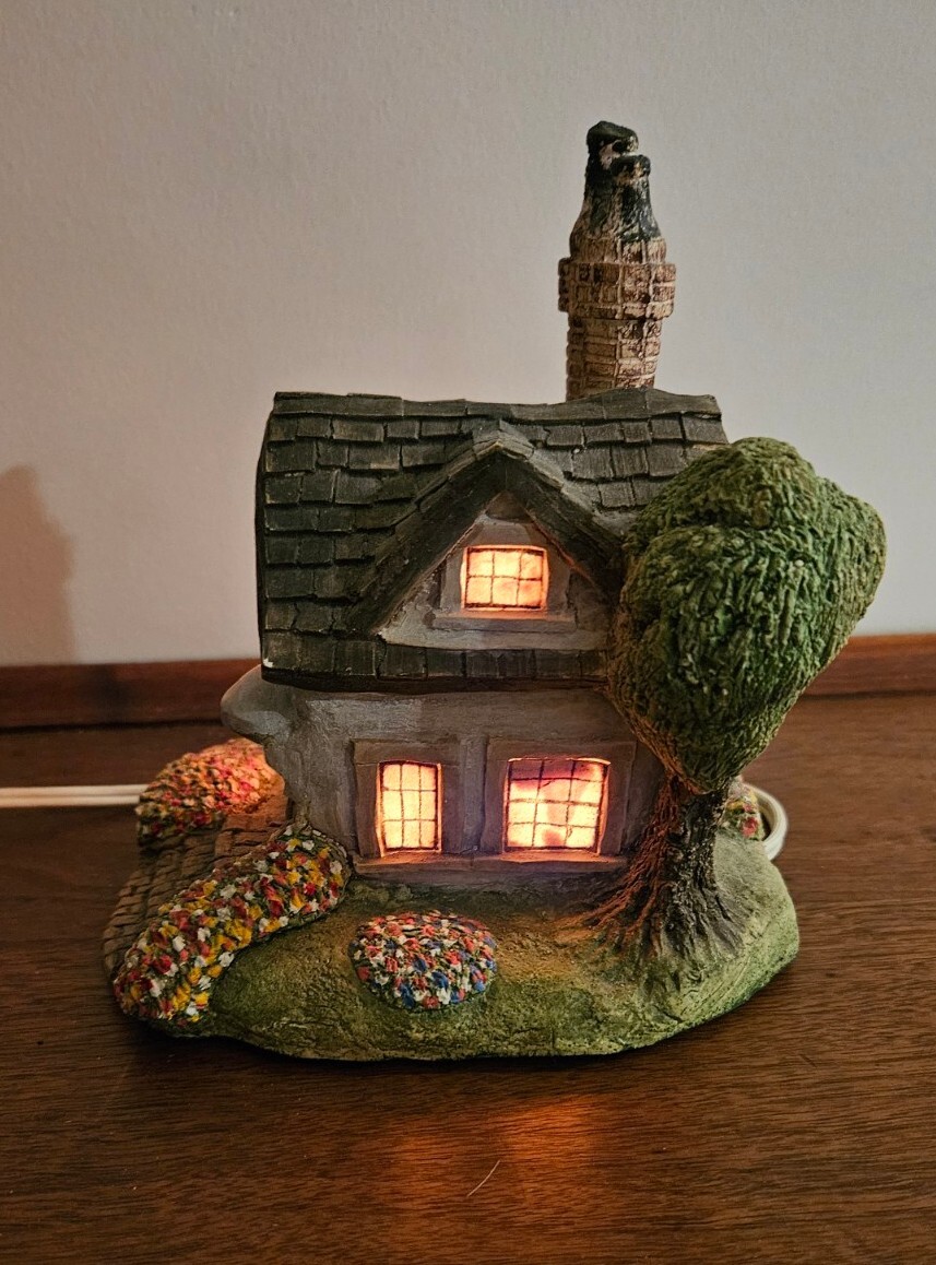 John Hopkins Village Lights Mrs Worthings Seamstress Cottage 1985 Made in USA