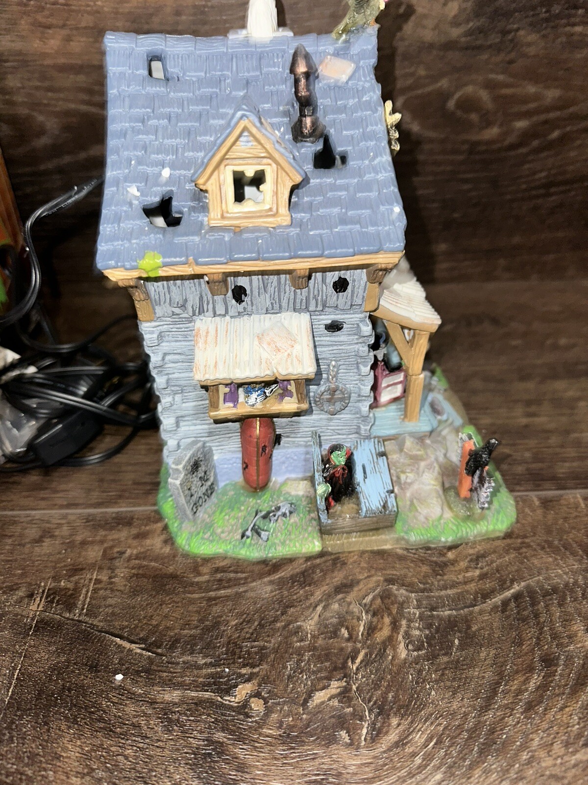 Lemax Spooky Town Haunted Cabin 2010 Limited Edition With Box Rare WORKS