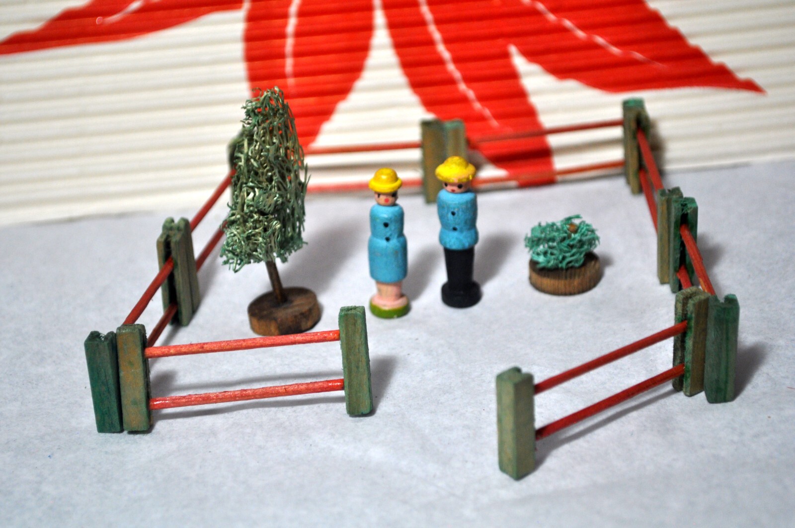 VTG ERZGEBIRGE GERMANY 12 PIECE GROUP MINIATURE FOLK ART FOR XMAS PUTZ VILLAGE
