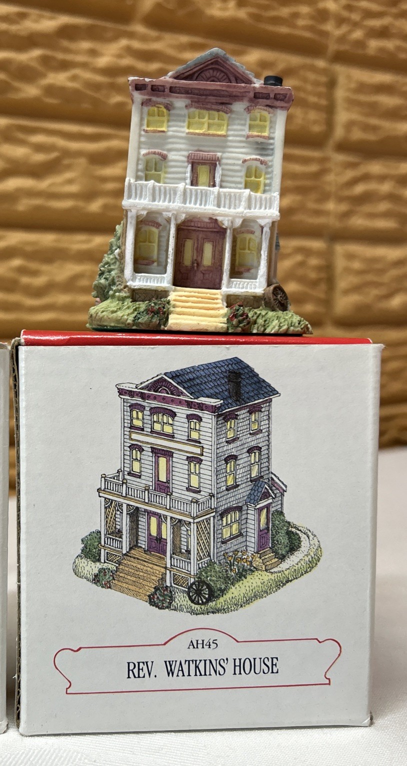 Liberty Falls The Americana Collection Village AH37-AH45, Buildings, Lot 9, EUC!