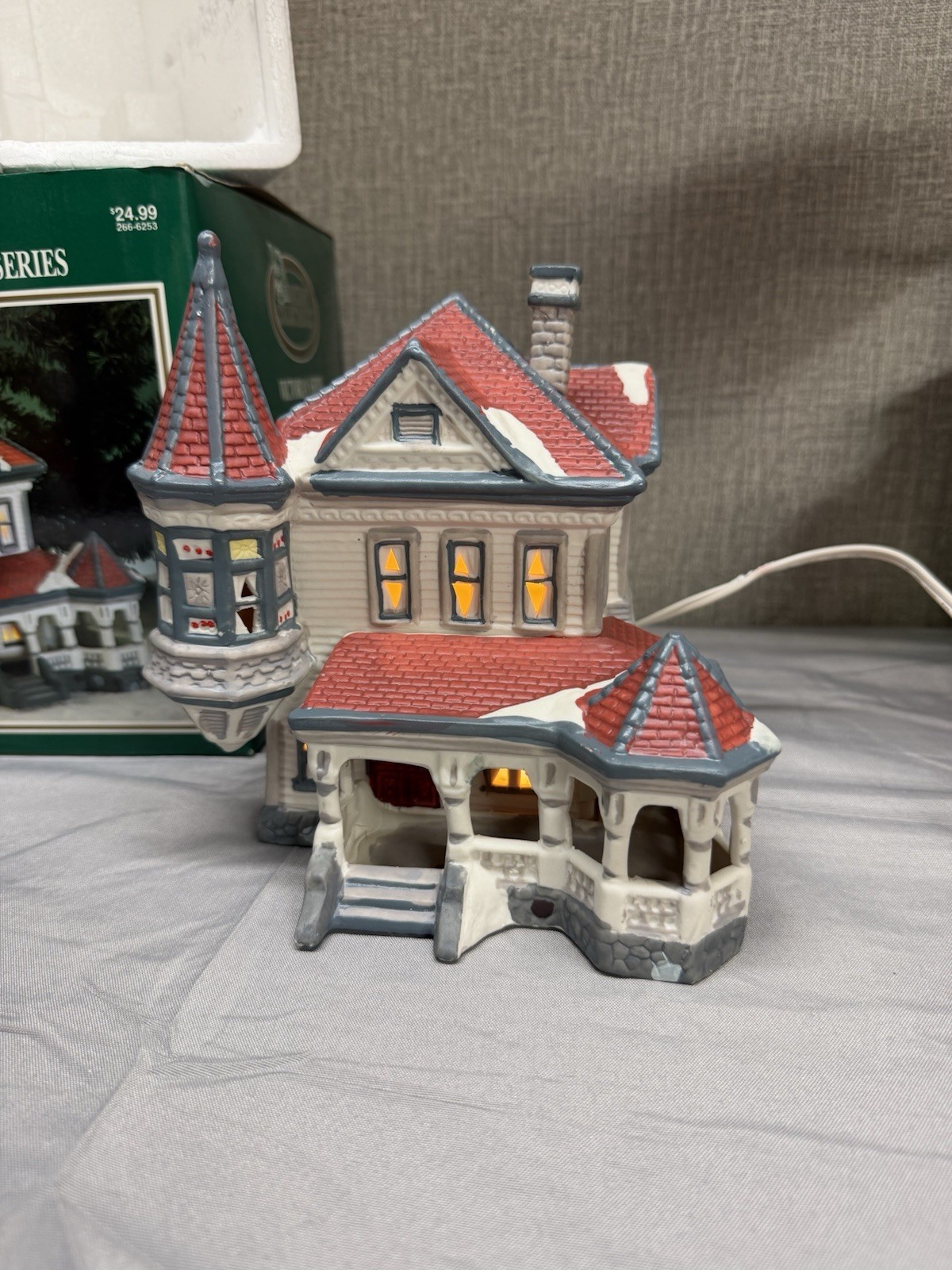 VTG Heritage Heartland Valley Village Dickens Porcelain Lighted House