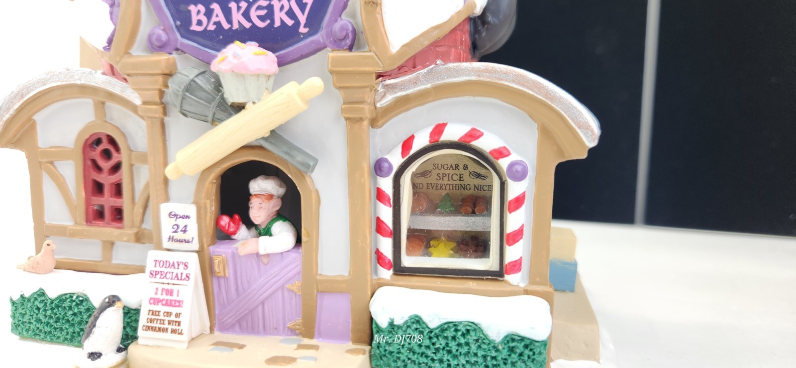 Lemax 95531 The Sugar Plum Bakery Santa’s Wonderland