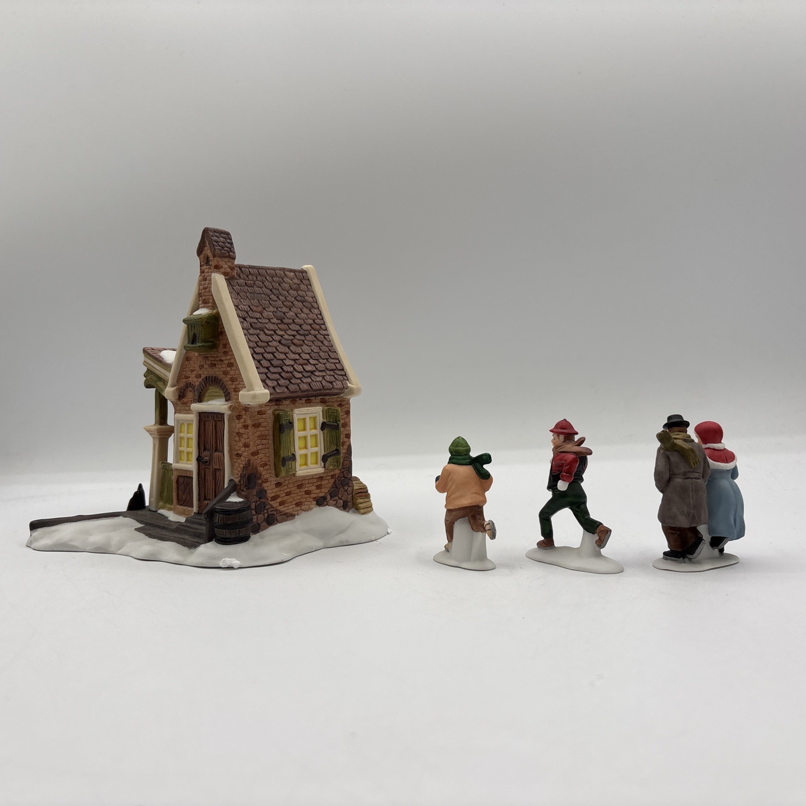 Department 56 1988 Vintage HVC Childe Pond And Skaters Set Of 4 5903-0 Retired