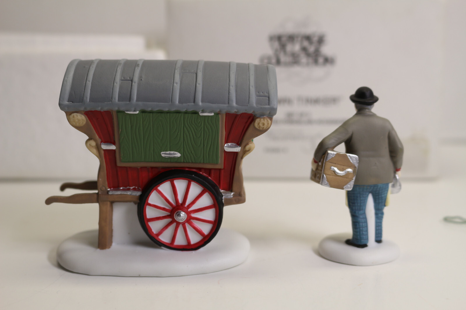 New in Box Dept 56 Heritage Village Collection ~Town Tinker~ #56464 Sealed Pans!