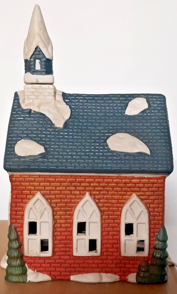 light up ceramic Christmas church 1994 Collection 9″ tall 4″ wide 5.5 deep cord