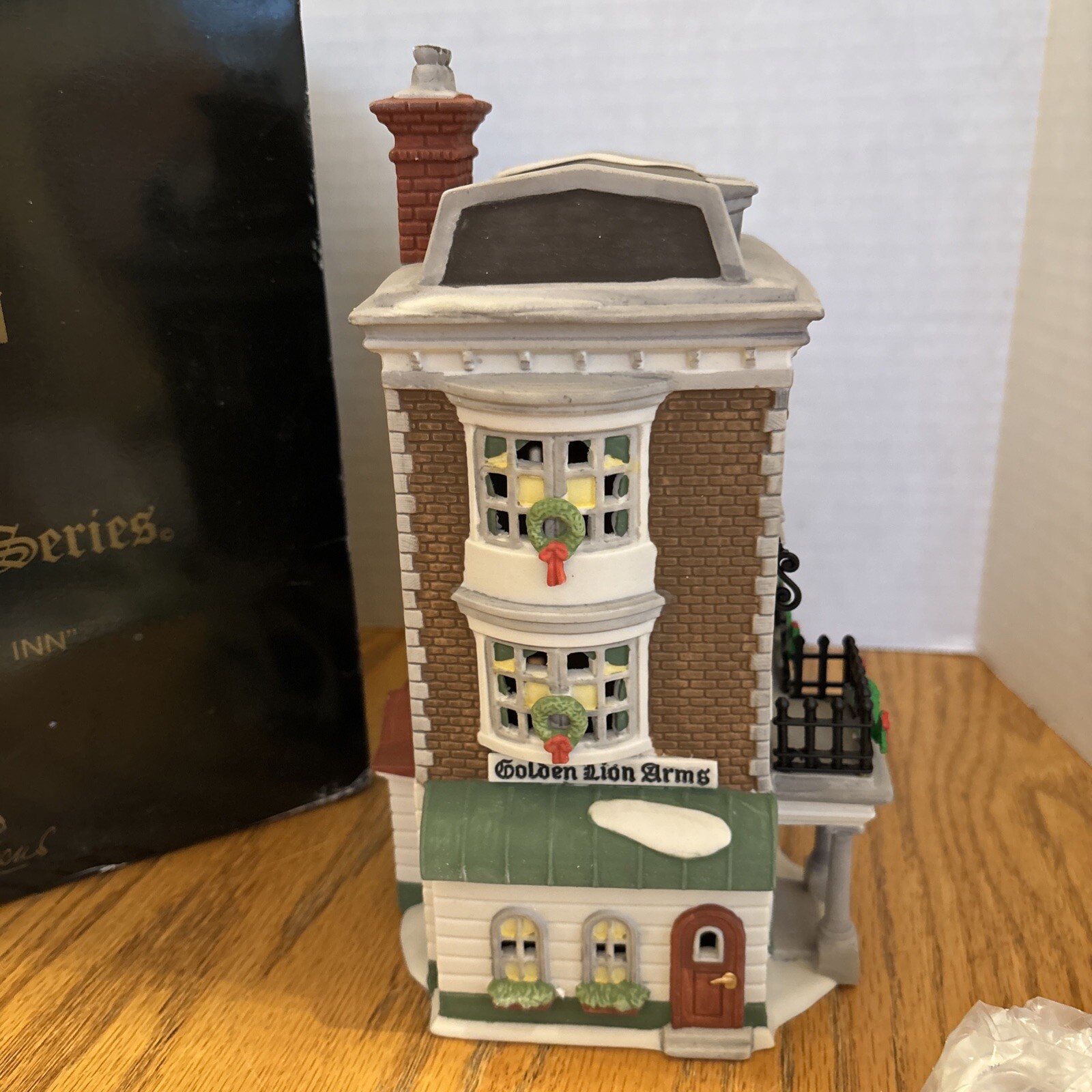 Dept 56 DICKENS VILLAGE 1992 Crown & Cricket Inn 1st Ed. #57509 MINT!