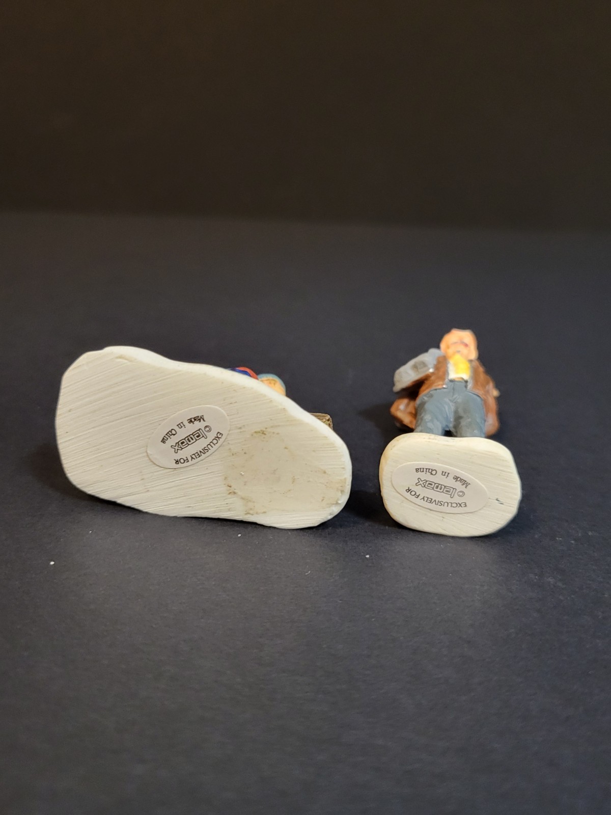 Lemax Christmas Village Town Grandpa’s Gift 92307 Giving Hockey Stick Grandson