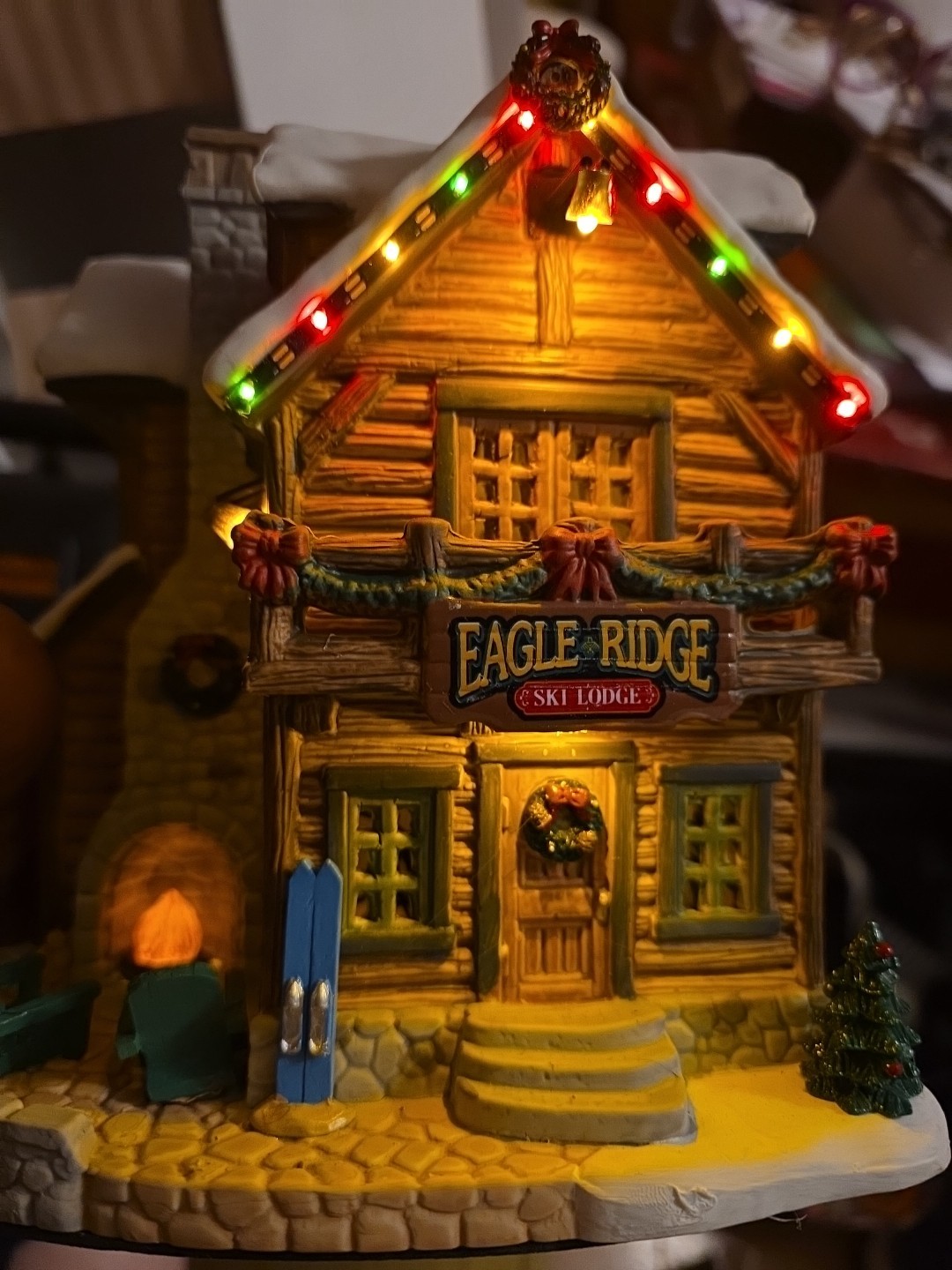 2020 HOLIDAY TIME Village, “EAGLE RIDGE SKI LODGE” NIB