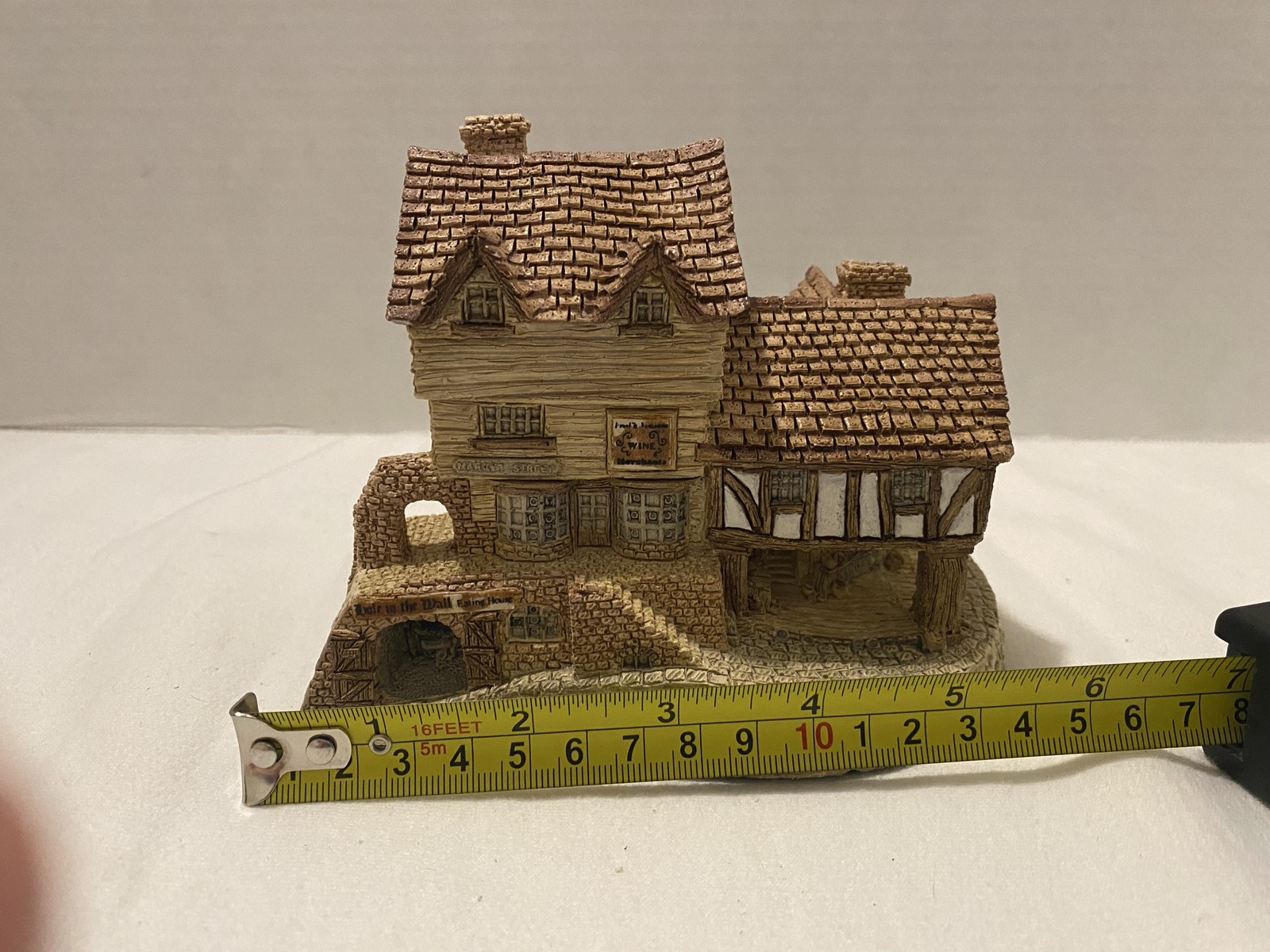 David Winter Market Street Miniature Village House Figurine Hand Painted 1980