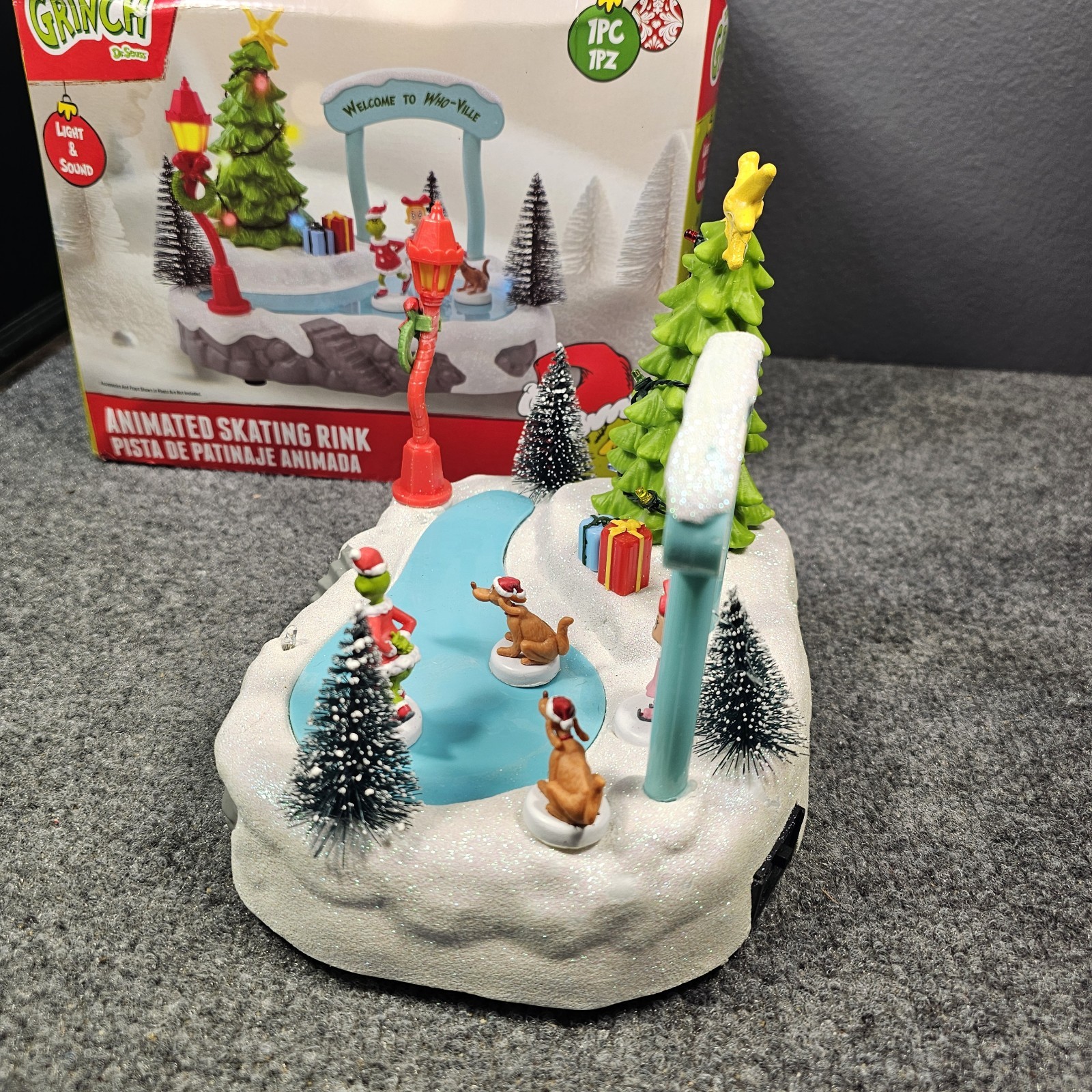 The Grinch Animated Skating Rink Lights Music Christmas Village Piece Ruz