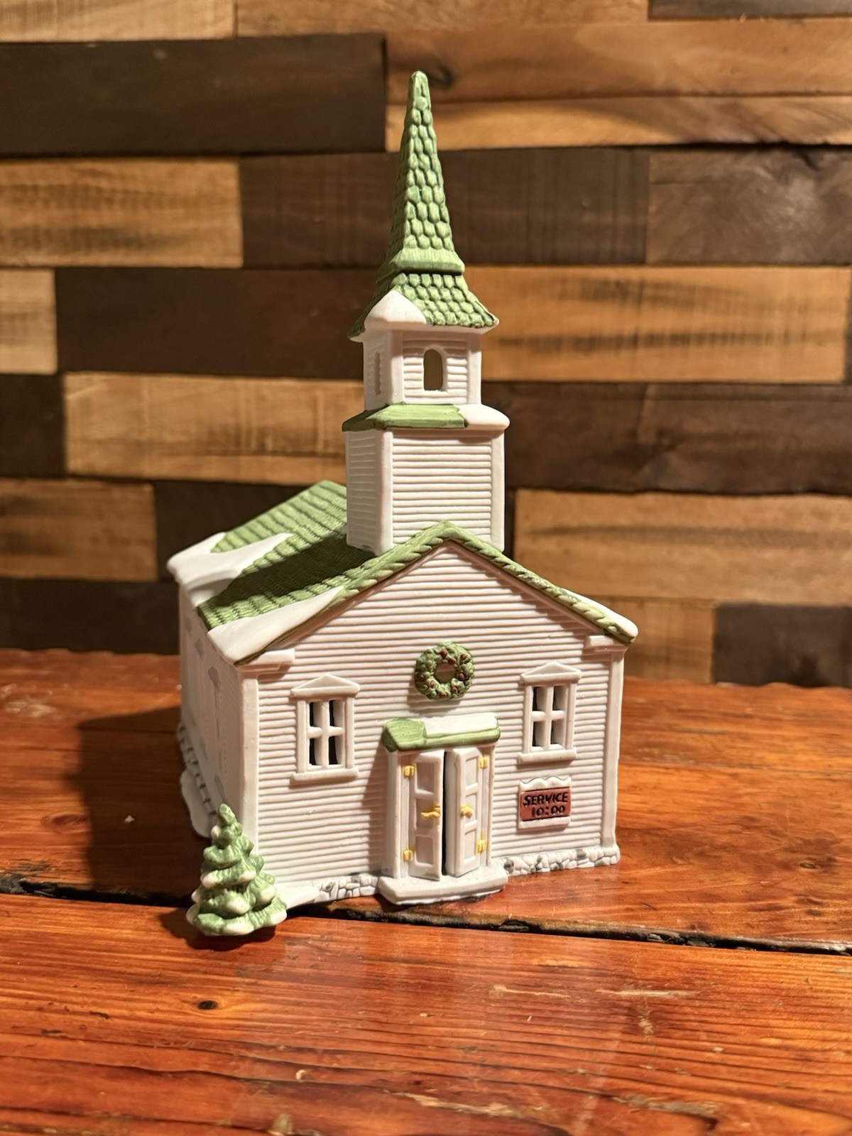 Dept 56 New England Village Steeple Church #6530-7 (1986) EXCELLENT w/Box & Cord