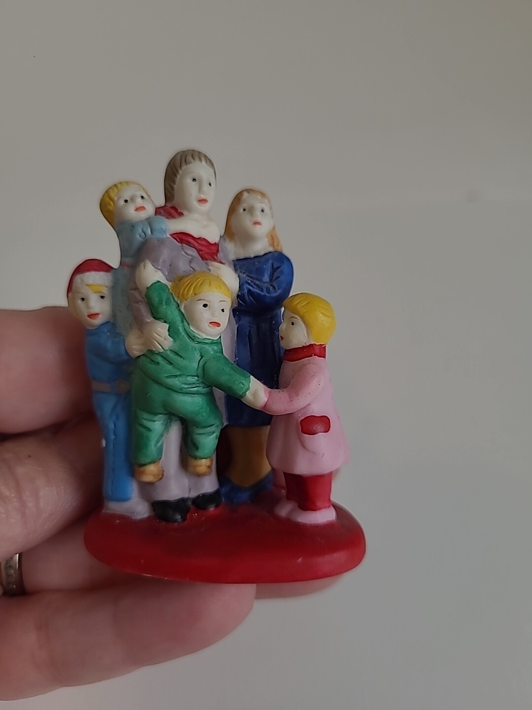Christmas Village Family of Six 2.5″ Great Condition See Description!