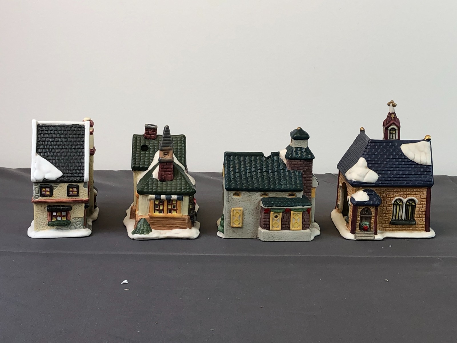 Giftco Inc Christmas VICTORIAN VILLAGE CERAMIC VOTIVE Collection UNUSED NIB