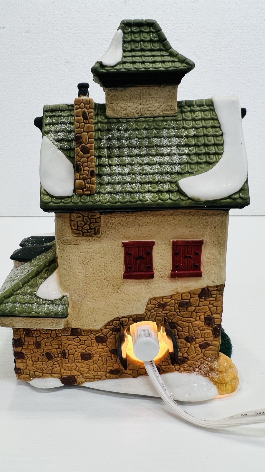 Dept 56 North Pole Series “ Reindeer Barn” Retired 1990 Excellent Condition !