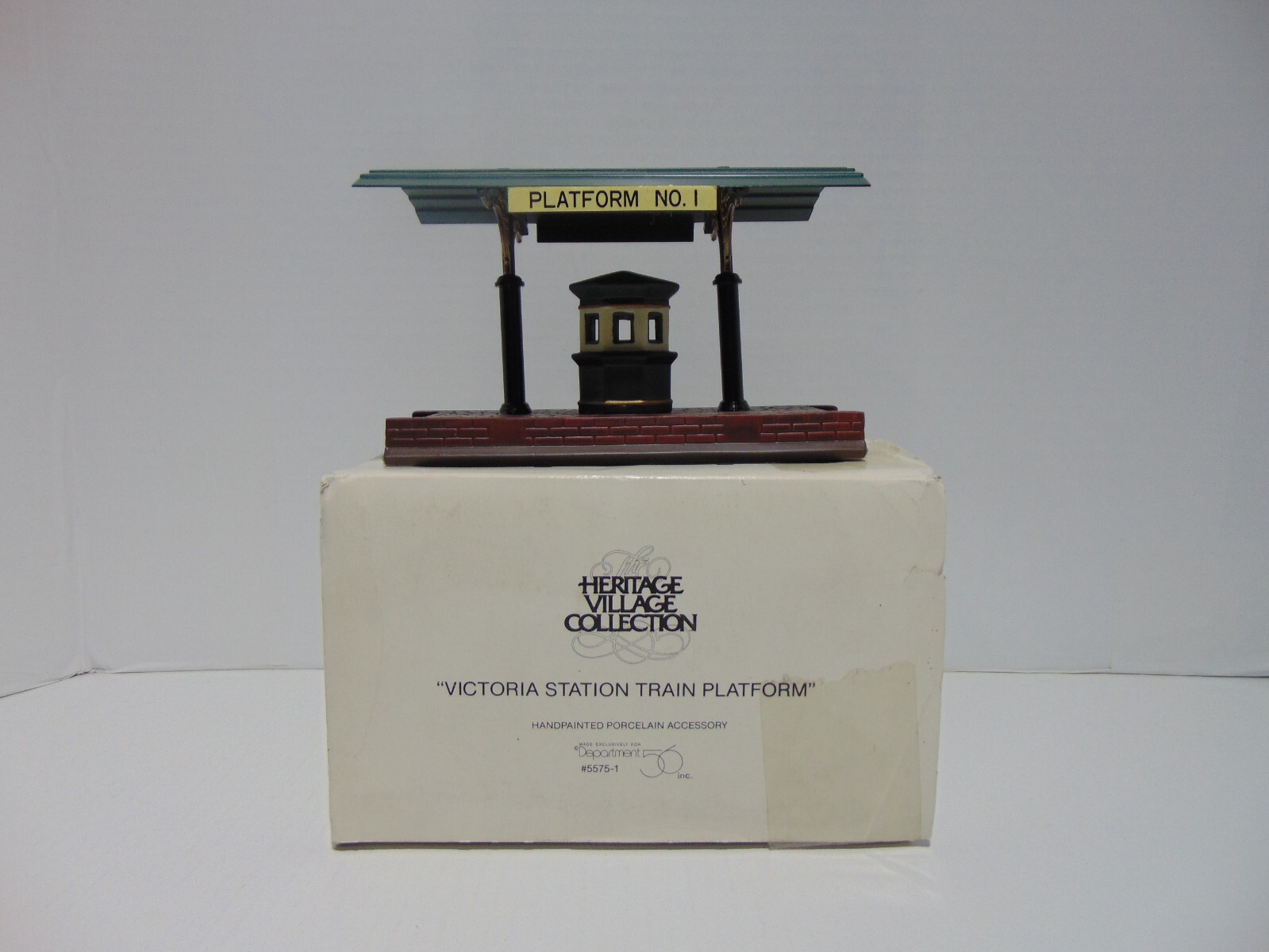 Department 56 Heritage Village Victoria Station Train Platform 55751 Box