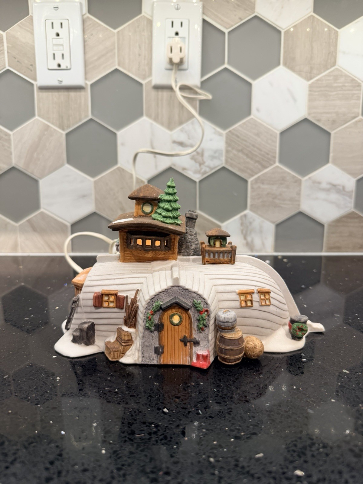 “Peggottys Seaside Cottage” – David Copperfield – Dickens Village – #5550-6
