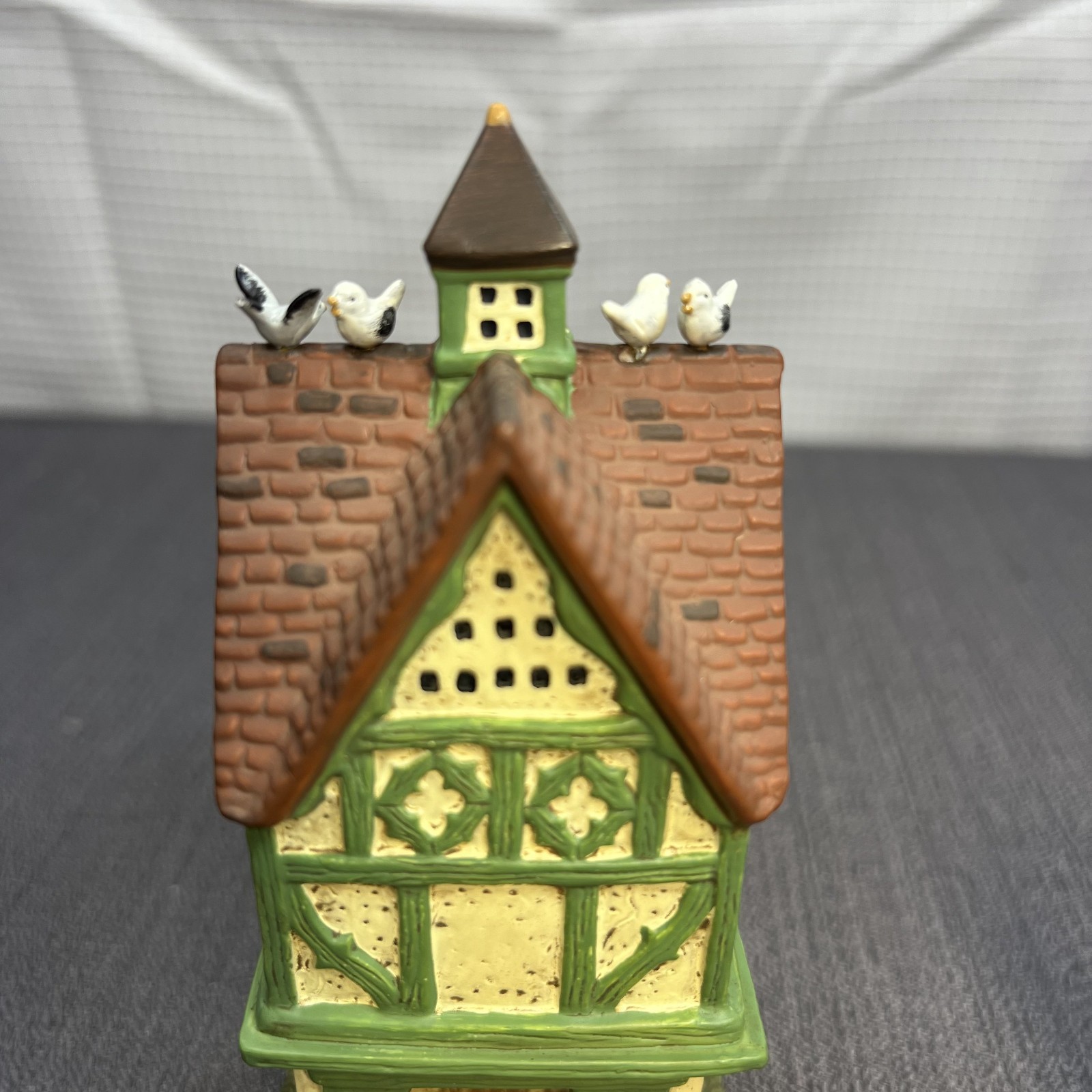 Vtg 2000 Dept 56 HVC Dickens Village Series Hedgerow Dovecote Accessory #58524